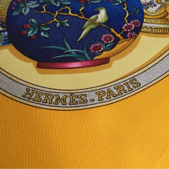 Authentic Hermes Carré 90 Scarf Qu'importe Le Flacon Perfume Bottle Scarf Silk - Picture 5 of 10